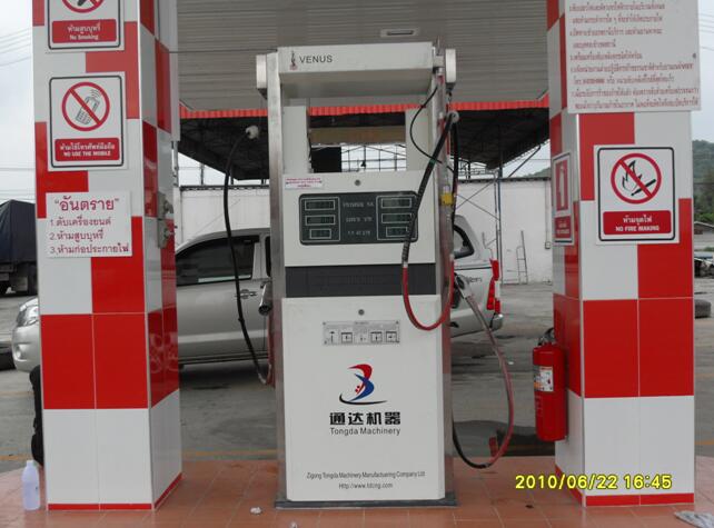 CNG加气机出口泰国（触摸屏三线双枪加气机）2
